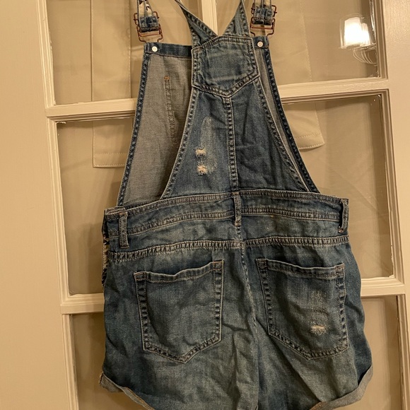 Forever 21 Jean overall shorts - Picture 2 of 2